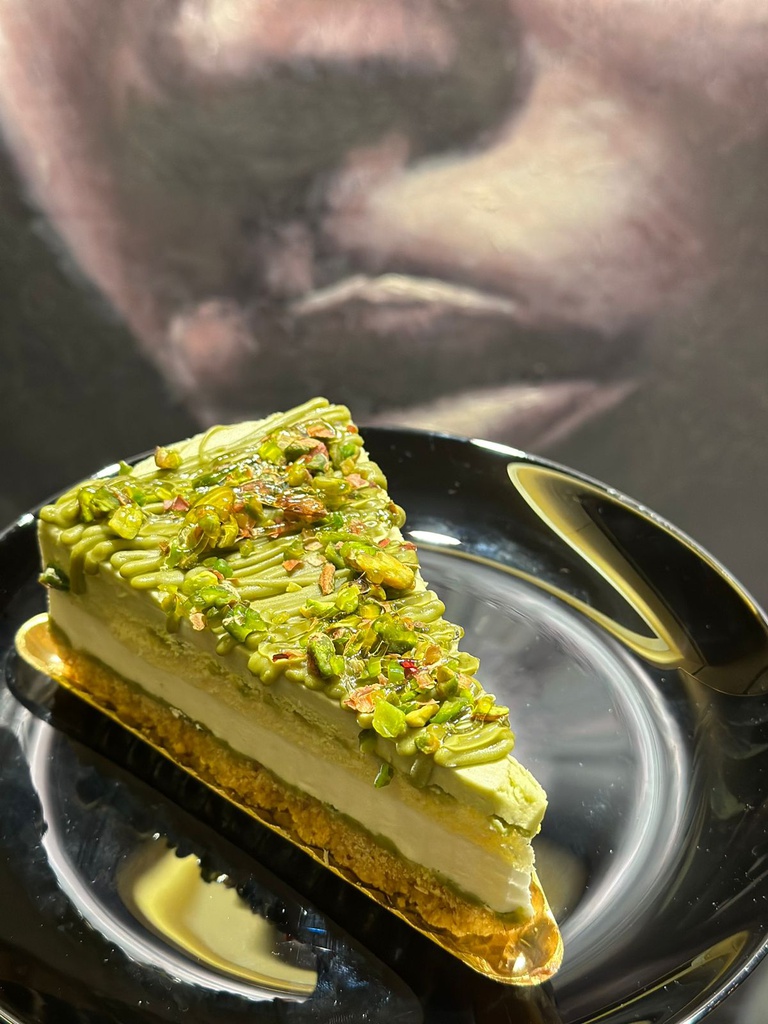 PISTASHIO CHEESE CAKE